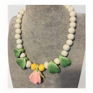 Beautiful Parrot Pearls Pastel Ceramic Vintage Rose Flower Leaf Necklace EUC